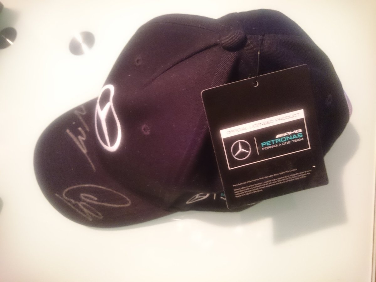 AlbertFabrega's tweet photo. Cerrando maleta Brasil,se cae esto d #miarmario. Celebración d títulos con gorra Mercedes firmada Hamilton y Bottas. Follow, retuit y suerte https://t.co/v5m5TwtHU2