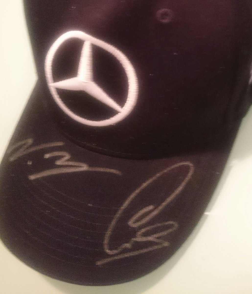 AlbertFabrega's tweet photo. Cerrando maleta Brasil,se cae esto d #miarmario. Celebración d títulos con gorra Mercedes firmada Hamilton y Bottas. Follow, retuit y suerte https://t.co/v5m5TwtHU2