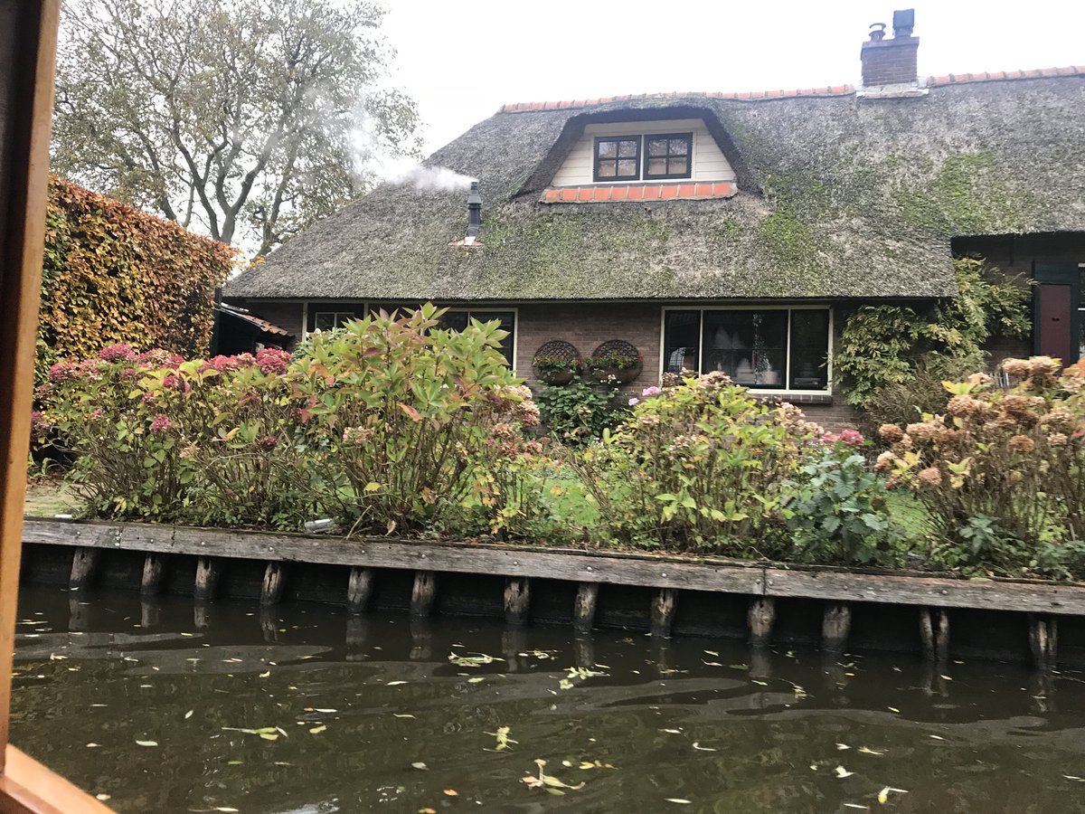 pragy_jha's tweet photo. Offbeat places like these amuses me the most. Boating in small village of #TheNetherlands 🛶 #Happiness #BeautifulPlaces #ColdestWeather https://t.co/wMm30NeYkz