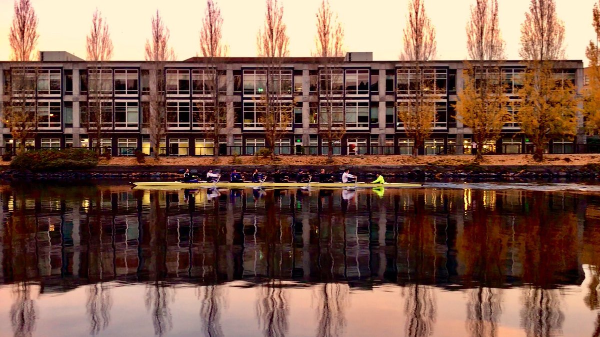 UW_Rowing's tweet photo. Lock Shot... Go.
#woof #rowingU #rhythmandharmony #theupsidedown #RowTownUSA https://t.co/1Ovmws2ZHC