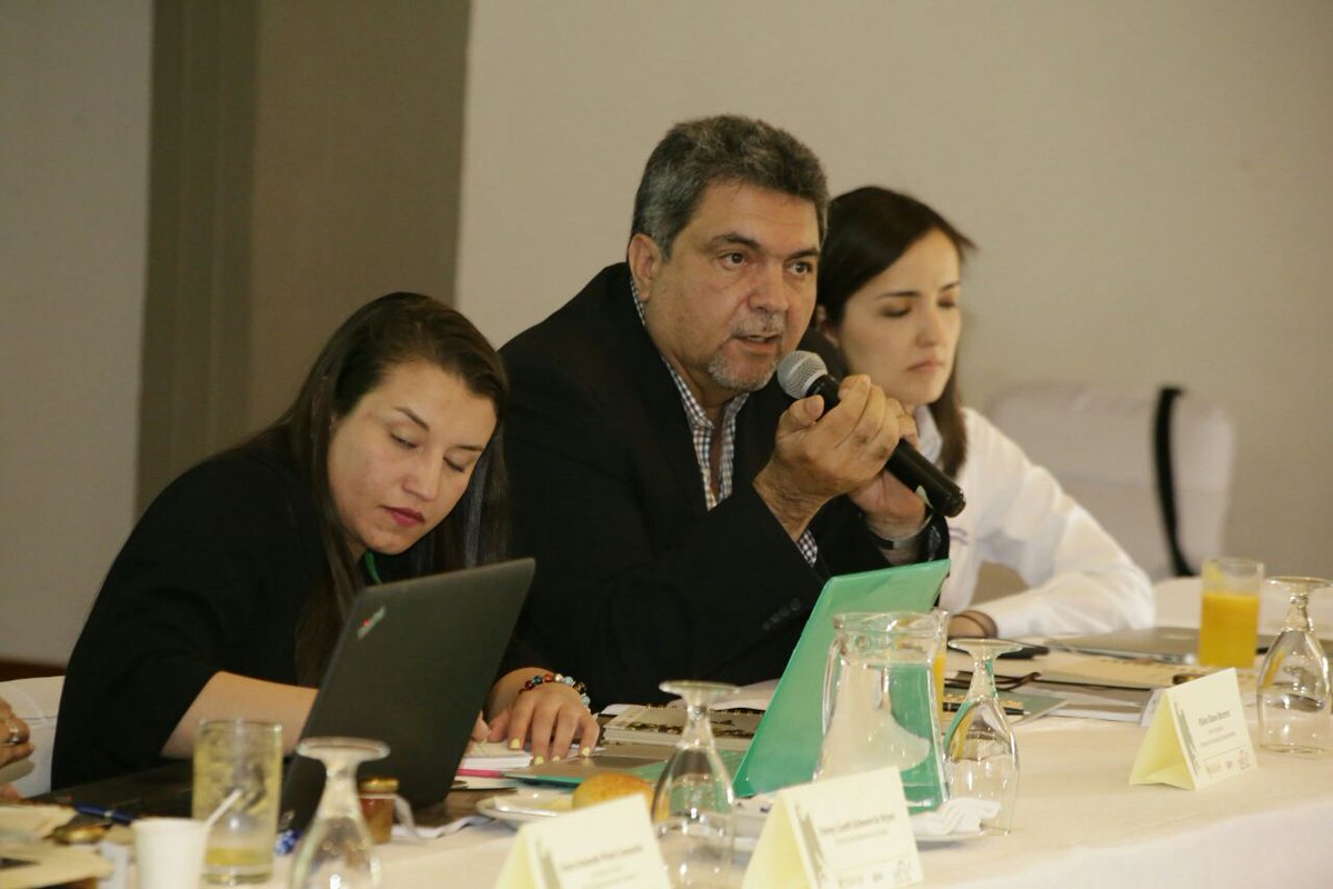 OlanoPlinio's tweet photo. Trabajaremos con el @MinTransporteCo para darle claridad a deptos. en la presentación de proyectos viales que incluyan maquinaria. #OCAD https://t.co/BxgE4ZiQxF