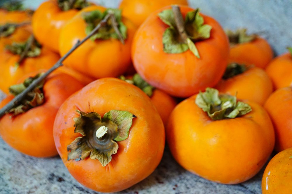 Simple_Simmons's tweet photo. Looking for a different #snack to eat #OnTheGo? How about a #Fuyu #Persimmon from #SimpleSimmons? https://t.co/vC69Fy96TV https://t.co/UrwRuMkRgn