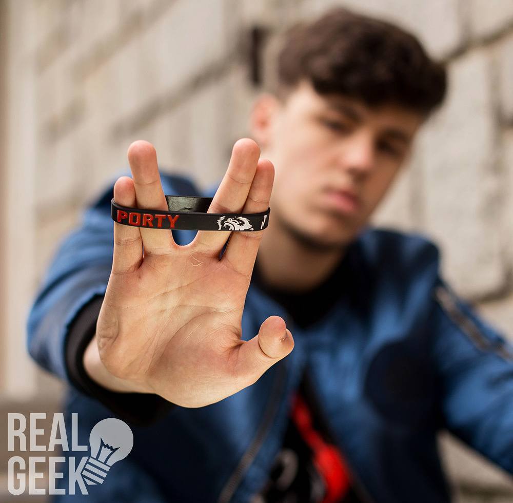 RealGeekShop's tweet photo. Jaká je podle tebe nejlepší Portyho vlastnost? -> Dej nám vědět v komentech :) #porty #portykong #portymerch #realgeek #naramek #youtuber #… https://t.co/jYrhQkbBKj