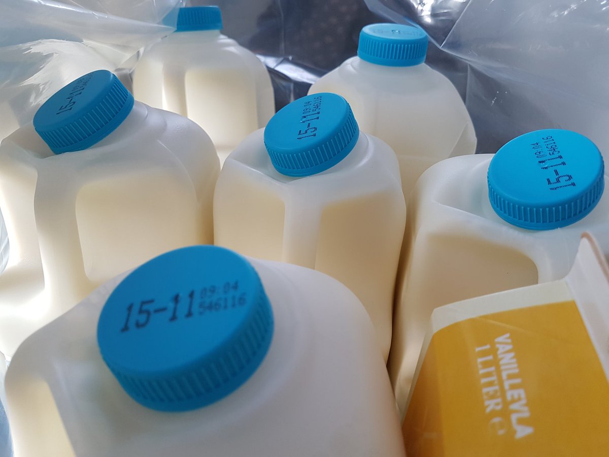 Dat wordt spannend openen en inschenken, waarschijnlijk stonden de boodschappen van de buren er bovenop :-) <a href="/albertheijn/">Albert Heijn</a>