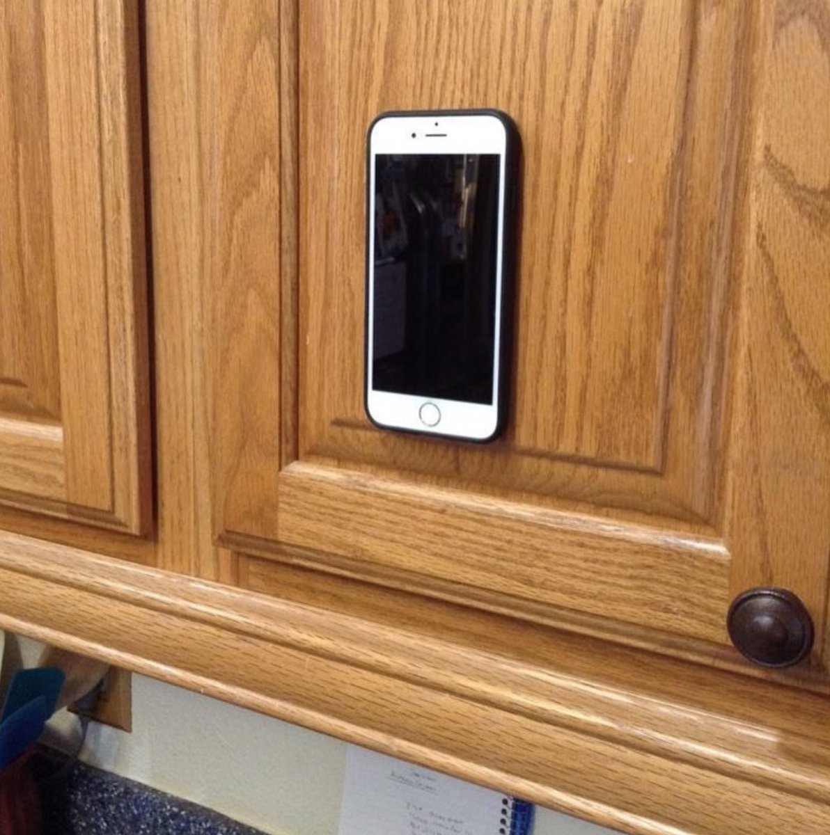 megatinycorp's tweet photo. The #AntiGravity Case by #MegaTiny sticks to any smooth surface so you can use it in just about any room in your house to help lend a hand. https://t.co/DJfNZ3CkwA