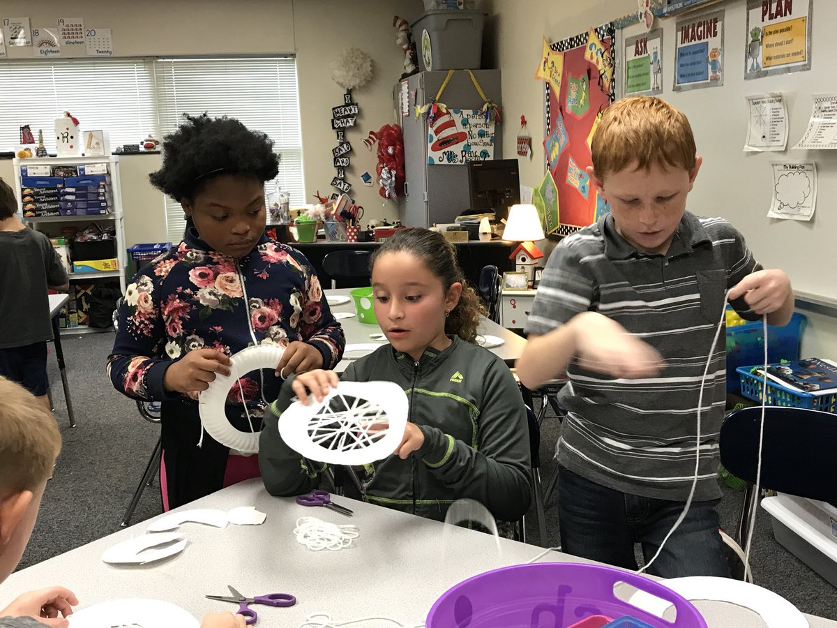 RiverDellRacers's tweet photo. 4th grade engineers created webs. They could use floss, fishing line, or yarn. Will they catch bugs? How strong will they be? #STEMtastic https://t.co/rf6o8GmBHb