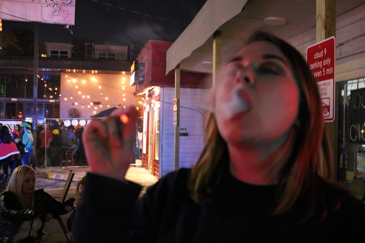 JessD_triv's tweet photo. "Fade in, Fade out"
#Pubcrawl #HookahQueen #HtowntilIdrown #MontroseHouston #urbanFloraHtown #urban #InhaleTheGoodShit #ExhaleTheBullshit https://t.co/mX2tzEDRsu