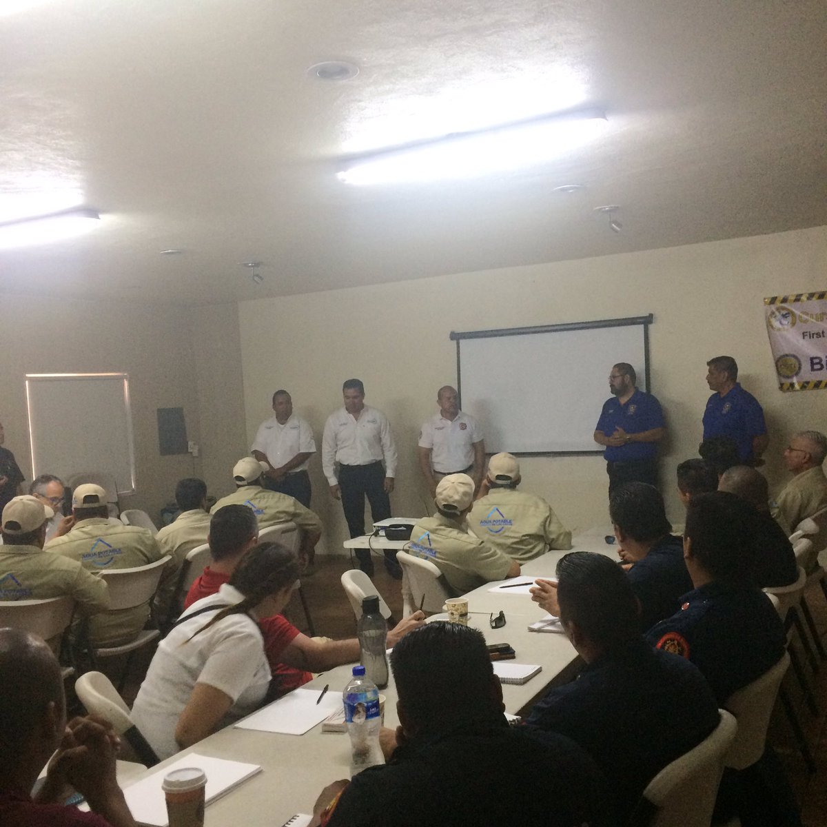 Comandantecsl's tweet photo. Iniciamos con una gran participación en el Curso de Materiales Peligrosos Primer Respondiente Operacional. #BomberosCSL https://t.co/nzL7yxNKGG
