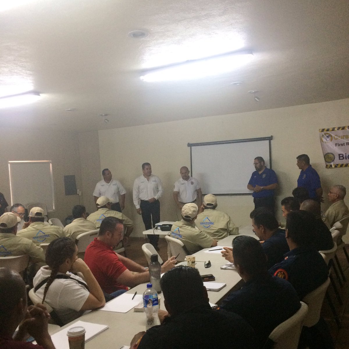 Comandantecsl's tweet photo. Iniciamos con una gran participación en el Curso de Materiales Peligrosos Primer Respondiente Operacional. #BomberosCSL https://t.co/nzL7yxNKGG