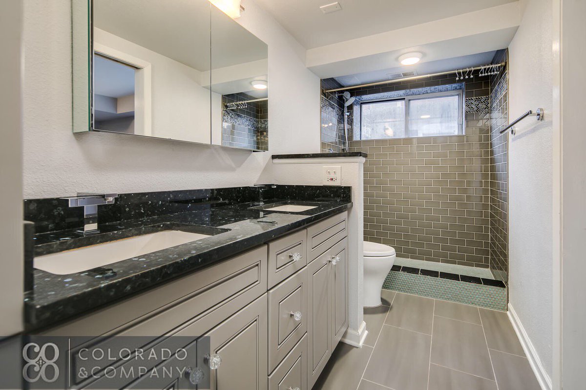 ColoradoCompany's tweet photo. Charming and quiet City Park South 2-Br condo w/garage, w/d in-unit, and wood burning fireplace for lease! https://t.co/Wz9YKigeMF #Denver https://t.co/Ea0FmKUNrz