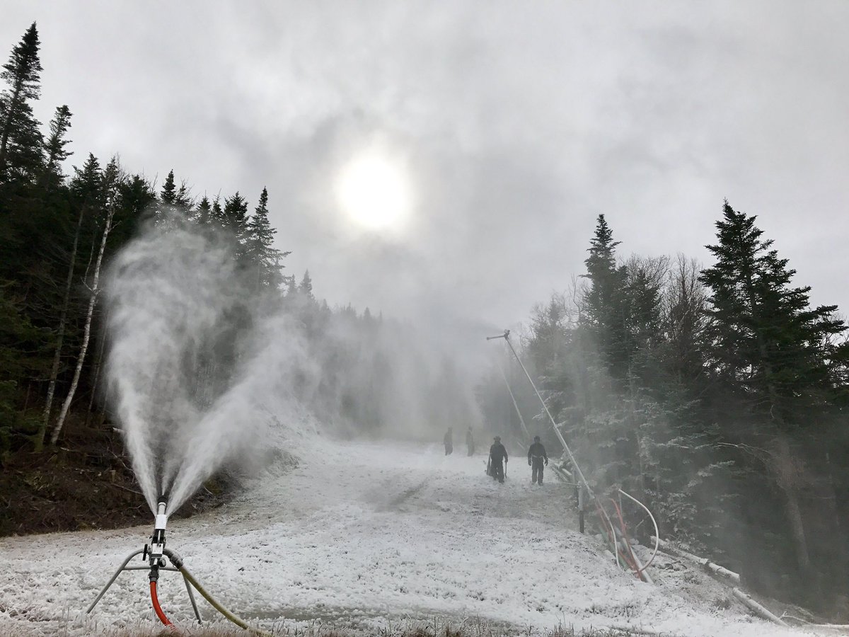 Snowmakers walking down Lynx...guns are online and snow is being made! ❄️☃️
