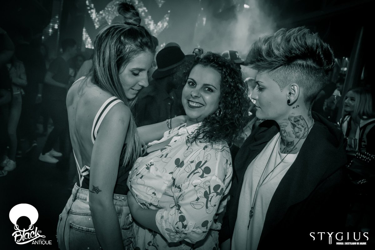 balearicaffair's tweet photo. Y seguimos sumando #BenditosMomentos 💎💎💎 ¡Gran domingo en #BLACK! @AntiqueTheatro #BenditoMomento powered by #STYGIUS II/III https://t.co/YjfU213d5U