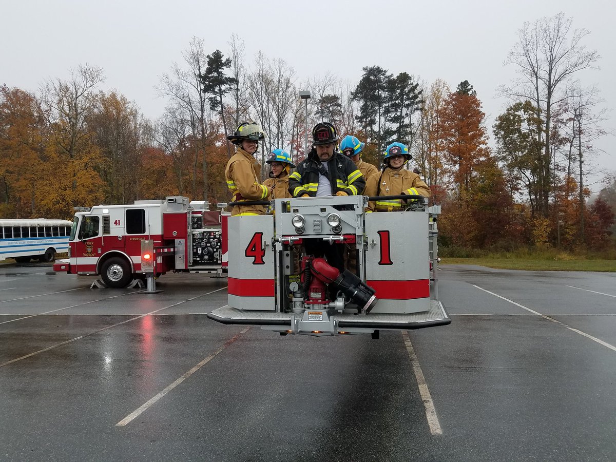 WHSFAChief's tweet photo. Kernersville Ladder 41 supporting the academy. Teaching aerial ladders and learning about careers. #packstrong @WalkertownHigh #wsfcs https://t.co/iuCv6o5FYQ
