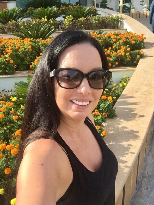 W&uuml;nsche euch einen sch&ouml;nen Abend 💋 https://t.co/4k1ICb5pY0<a href="/tag/summer"class="tags"><span>#summer</span></a><a href="/tag/hot"class="tags"><span>#hot</span></a><a href="/tag/today"class="tags"><span>#today</span></a><a href="/tag/pool"class="tags"><span>#pool</span></a><a href="/tag/monday"class="tags"><span>#monday</span></a><a href="/tag/wochenstart"class="tags"><span>#wochenstart</span></a>