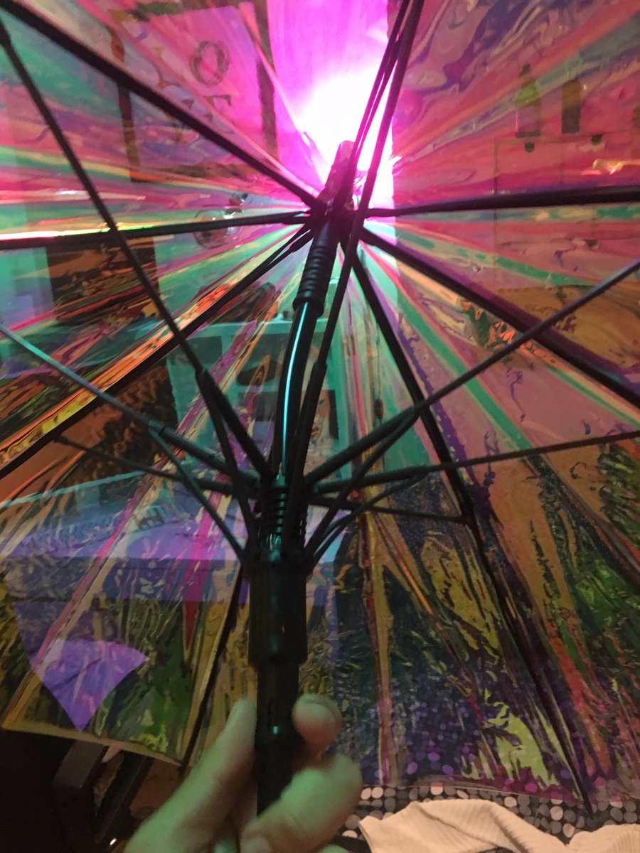 dobstotev's tweet photo. @the_oombrella I received my #oombrella - doesn't connect to the app and it's twisted at the top. Also, noone replies to the support email!! https://t.co/yzxwORNSTN