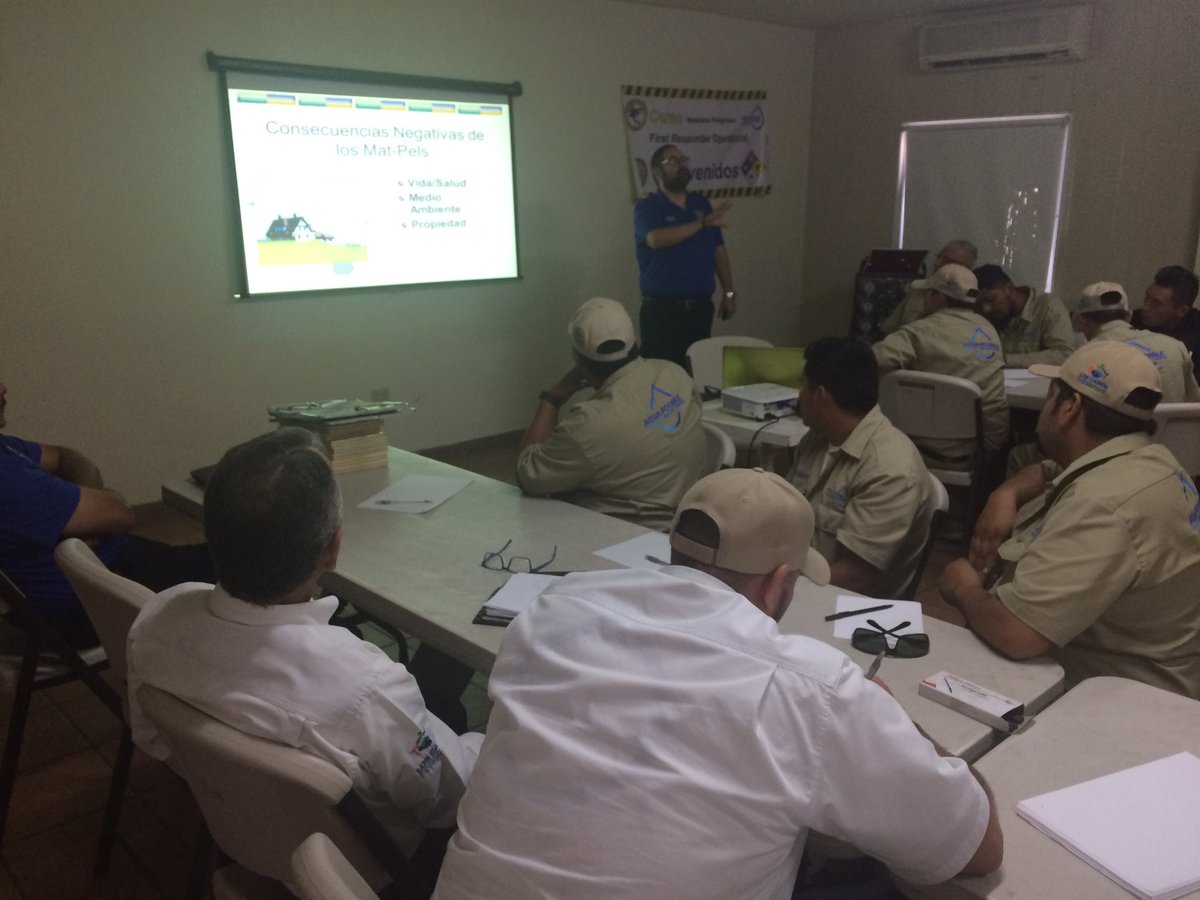 BomberosCsl's tweet photo. Iniciamos con una gran participación en el Curso de Materiales Peligrosos Primer Respondiente Operacional. Participación de #BomberosCSL https://t.co/E28aTlR7pr