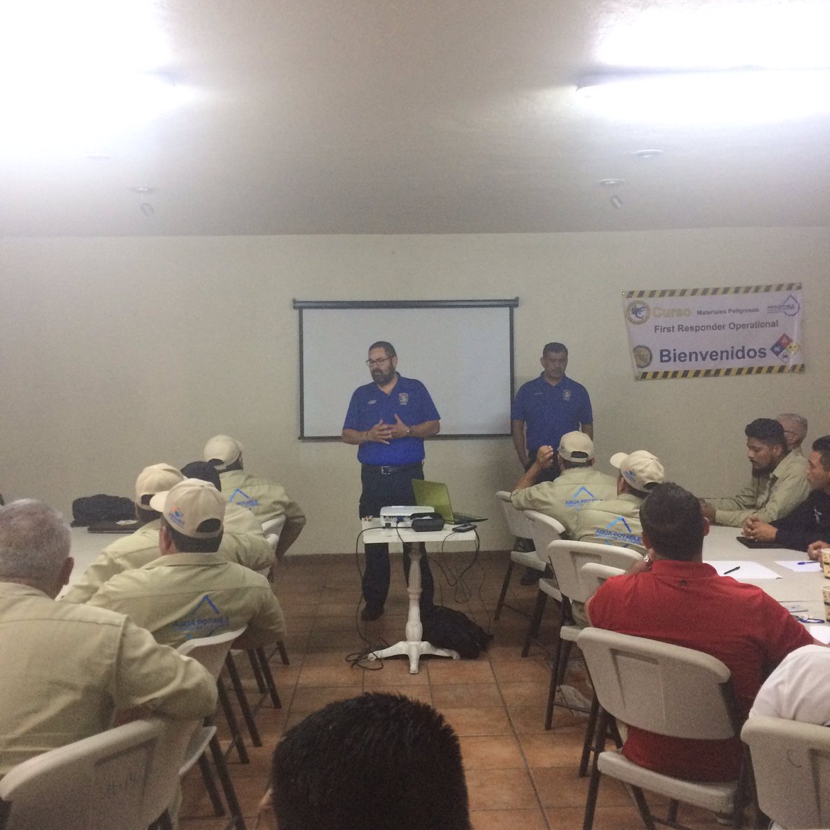 BomberosCsl's tweet photo. Iniciamos con una gran participación en el Curso de Materiales Peligrosos Primer Respondiente Operacional. Participación de #BomberosCSL https://t.co/E28aTlR7pr