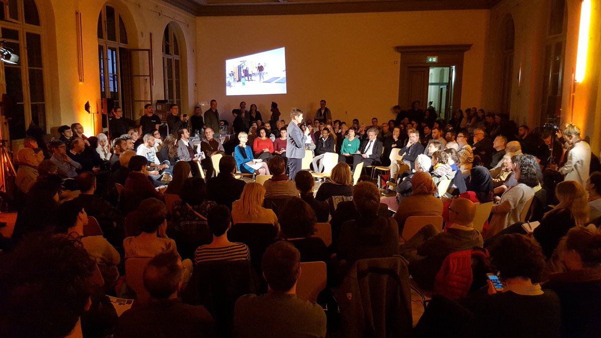 ThomasReckerman's tweet photo. "Integration im Dialog" heute in Pankow. Zu Gast auch  Sozialsenatorin @ElkeBreitenbach. Saal ist voll. #integrationberlin https://t.co/XcvuAq8ttu