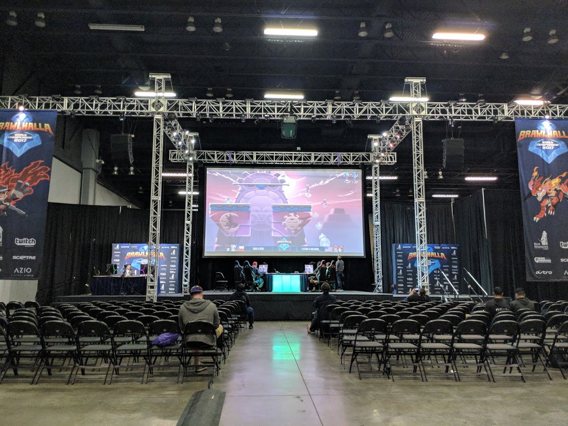 drunkivan's tweet photo. Last weekend we were out helping #BCX17 become reality.  The structure is 30' tall and 70' wide. #DefinedConventions. https://t.co/7VqYHot6aV