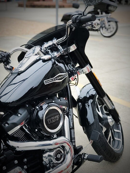 ctaylorHRHD's tweet photo. We have the new Sport Glide @HamptonRoadsHD #HarleyDavidson #sportglide #motorcycle #bike #harley #softail #hd #freedommachine #Milwaukee https://t.co/iNm2tQNBe0