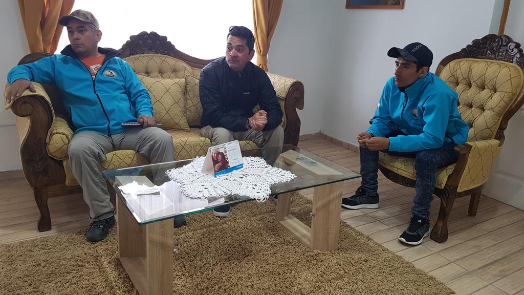 MuniChileChico's tweet photo. Club Ciclismo Aventura Lago Gral Carrera en audiencia con Alcalde @RicardoIbarraV para coordinar y gestionar actividades en período estival https://t.co/A5rkPhv5O1