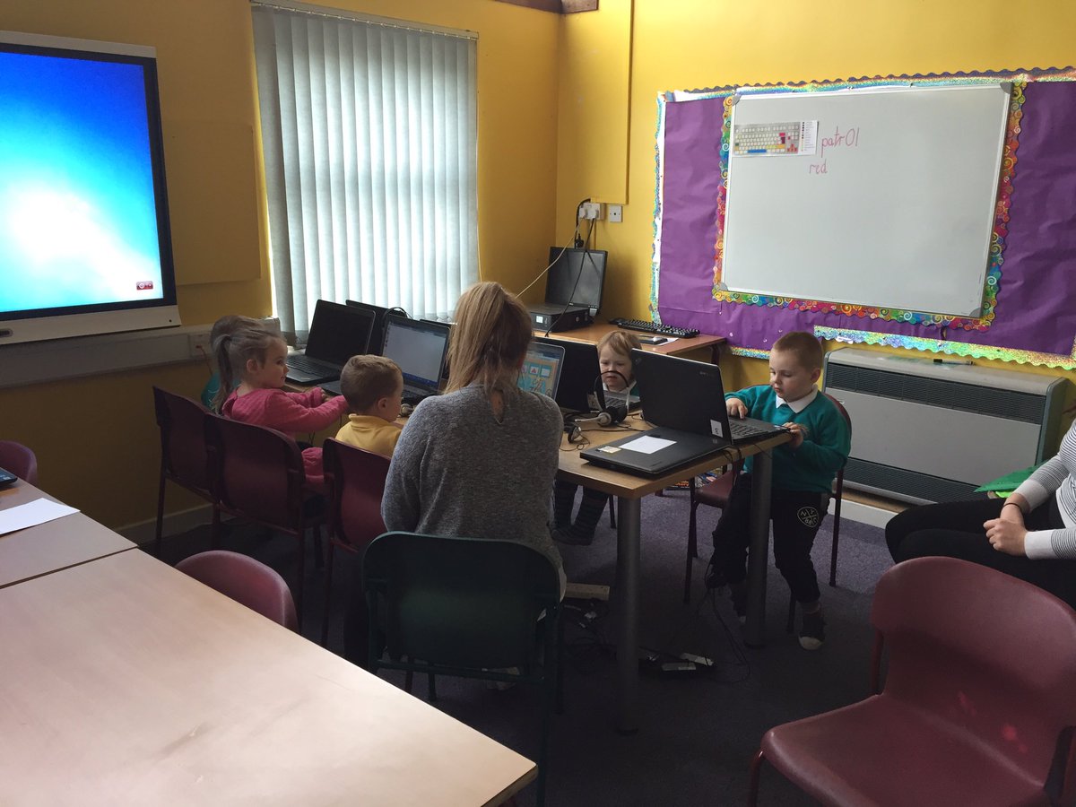 MrsBlack_StP's tweet photo. How nice to see @Nursery_StPats accessing our computer suite #shapepictures #StPatsdigi 💻 https://t.co/7YmcY8fw6e