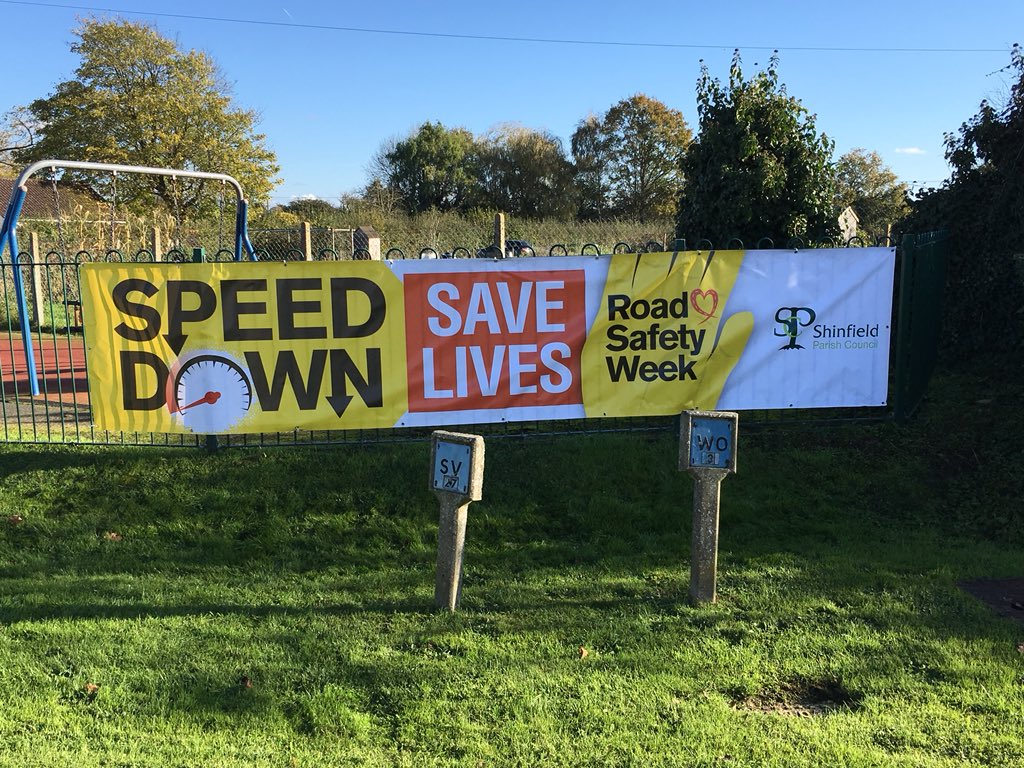 ShinfieldPC's tweet photo. @Brakecharity We are promoting #RoadSafetyWeek here in Shinfield Parish! #SpeedDownSaveLives https://t.co/PW8BgFNjSx