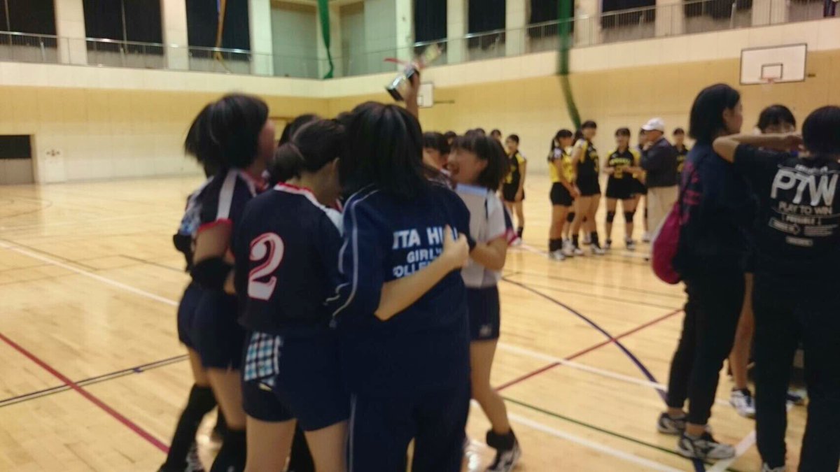 comeonVBC's tweet photo. 11/5 新人リーグ戦
全勝とはならなかったけど、とりあえず次に繋がる1位になれました！
目標達成できるようにみんなで12日また頑張ろう🔥
#まる。 https://t.co/L2fhPEdoYf