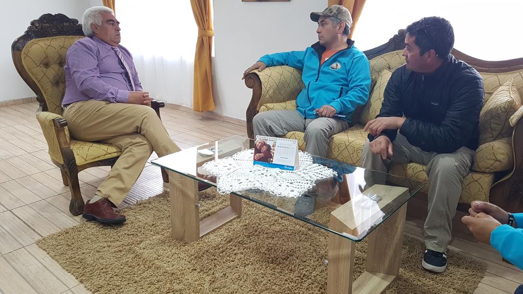 MuniChileChico's tweet photo. Club Ciclismo Aventura Lago Gral Carrera en audiencia con Alcalde @RicardoIbarraV para coordinar y gestionar actividades en período estival https://t.co/A5rkPhv5O1