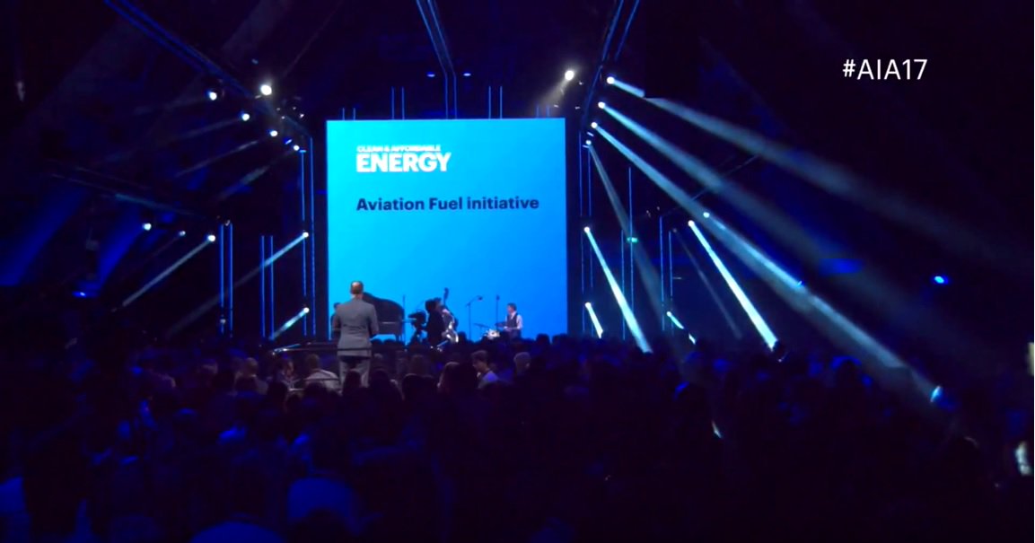 CleanTechAvia's tweet photo. Clean Tech Aviation - Aftermovie Accenture Innovation Awards 2017 https://t.co/DjkExdfT4R  via @CleanTechAvia #AIA2017 #SamenVoorGAE https://t.co/yLr0i9j0bq