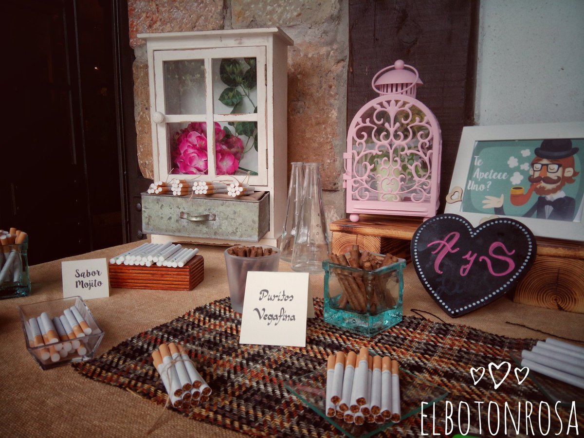 retrocaravan_br's tweet photo. De ti me apetece todo 💕
Andrea y Samu
#ElBotonRosa #MesaDeTabaco #RinconDelFumador #RinconDelVicio #DecoBodas #BodasNorte #DecorandoSueños https://t.co/rmff0ucQx9