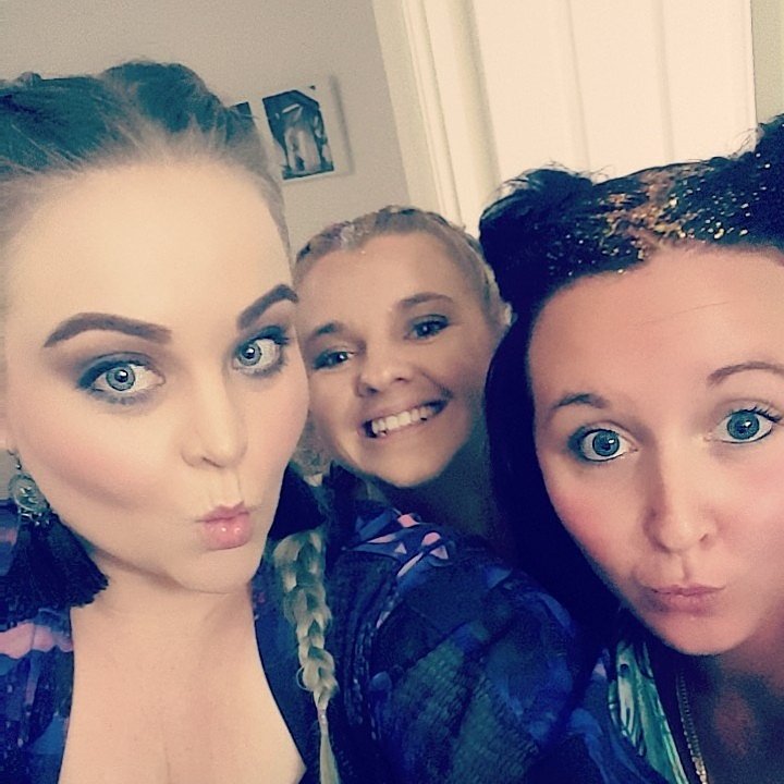 ChedeneJ's tweet photo. #friends #glitter #rnbfridaysbrisbane #throwback #love #music #friendship https://t.co/N7LmOShJl7