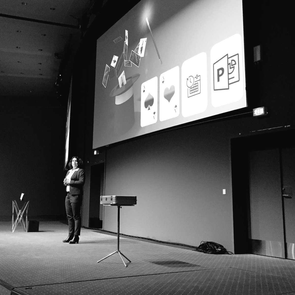 RuudTeunissen's tweet photo. We’re on our way at #esconfs! Listening to Iris Pinkster talk about The Magic of Testing! https://t.co/hktXIsyiiu