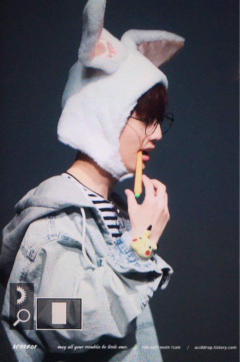 aciddrop0904's tweet photo. 171107 <PREVIEW> 
잠시 팬싸🐰ヾ(♥ó㉨ò)ﾉ♡ 

#Mark #마크 #GOT7 #갓세븐 https://t.co/8f0MbzHigq
