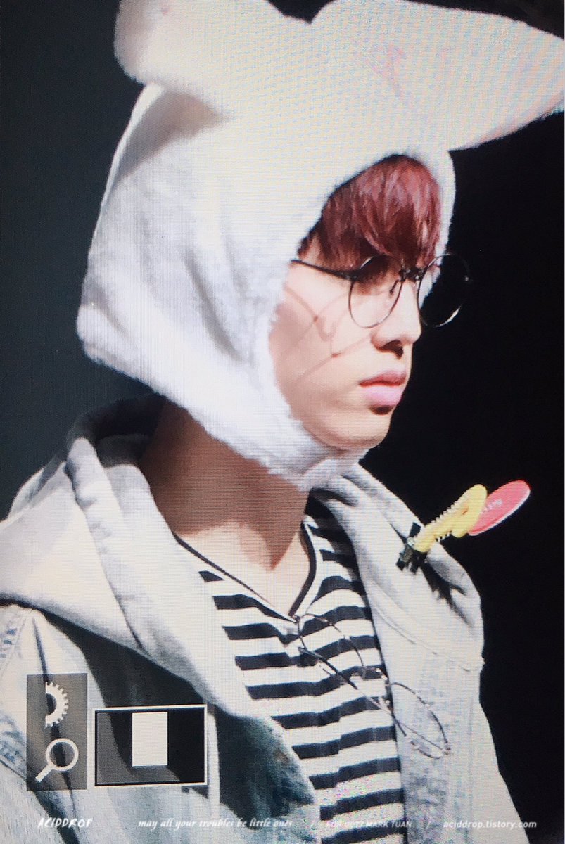 aciddrop0904's tweet photo. 171107 <PREVIEW> 
잠시 팬싸🐰ヾ(♥ó㉨ò)ﾉ♡ 

#Mark #마크 #GOT7 #갓세븐 https://t.co/8f0MbzHigq