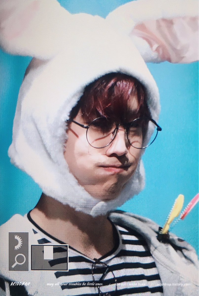 aciddrop0904's tweet photo. 171107 <PREVIEW> 
잠시 팬싸🐰(•̀o•́)ง

#Mark #마크 #GOT7 #갓세븐 https://t.co/uBWLMuXI5o