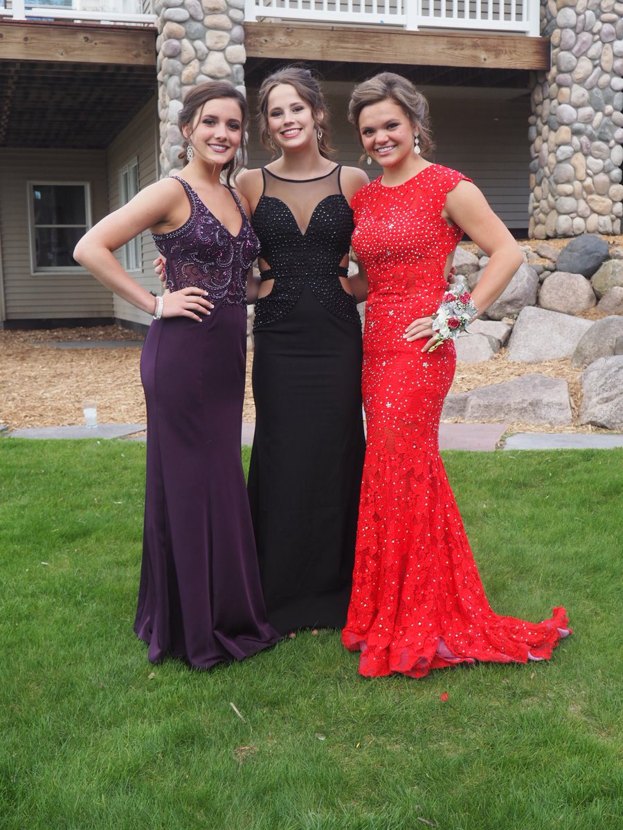 tanner_brown1's tweet photo. Happy birthday @MackenzieScholl hope your day is GREAT. 🤗💙💙 #sryaboutsnapstreaks https://t.co/cHg8h4iPJk