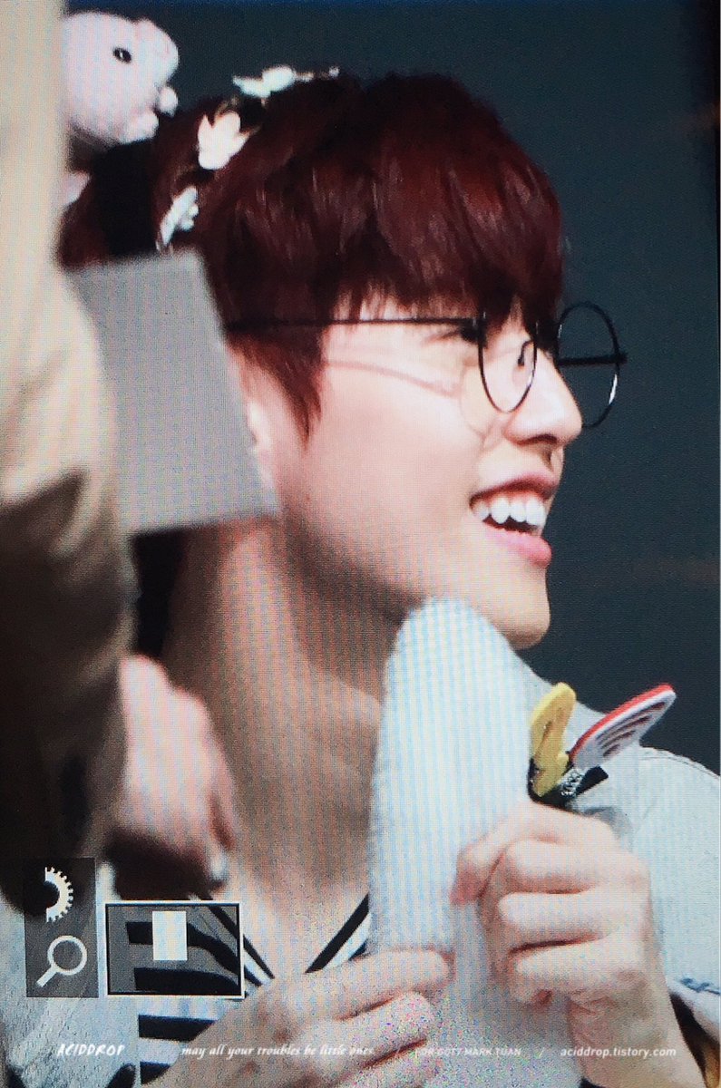 aciddrop0904's tweet photo. 171107 <PREVIEW> 
잠시 팬싸👓(๑‾ ꇴ ‾๑)

#Mark #마크 #GOT7 #갓세븐 https://t.co/TkdS9nm0rE