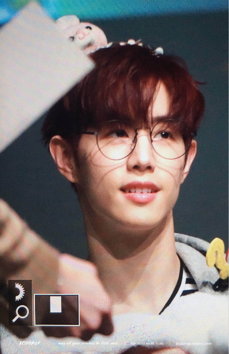 aciddrop0904's tweet photo. 171107 <PREVIEW> 
잠시 팬싸👓(๑‾ ꇴ ‾๑)

#Mark #마크 #GOT7 #갓세븐 https://t.co/TkdS9nm0rE