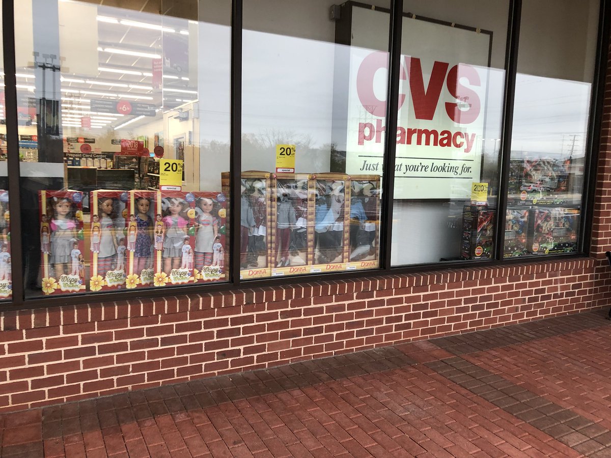 spruill_derrick's tweet photo. #A3Brandhealthy @CVSHealth 2006 Herndon @vaibhs1 @ChocolaBob first store of #ChocolaTour East looks great https://t.co/MznigKWtaS