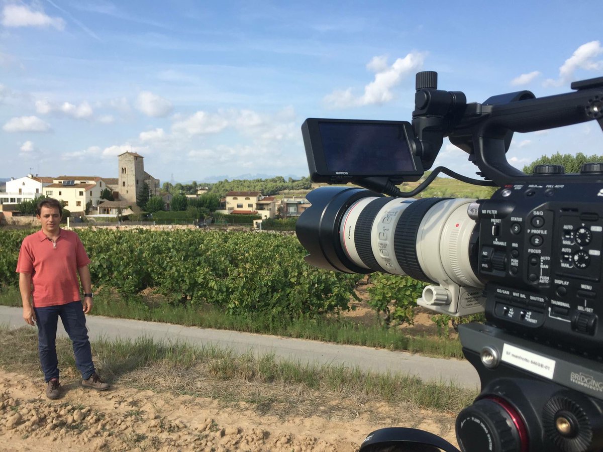 VisitaAvinyonet's tweet photo. Després de desenes d’entrevistes i molt de metratge durant el #Microvi2017, dijous estrenem el curt documental al @vinseum ! #Makingof https://t.co/4Z8wHAP5dL