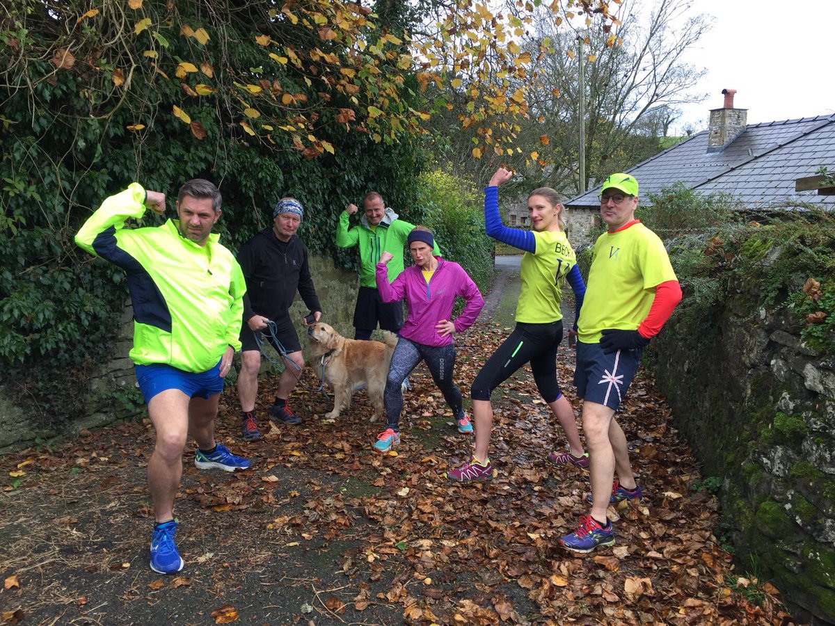 VA crew lunchtime PE session...grrr...we look like we mean business! <a href="/rob_vac/">Rob Kelly</a> <a href="/MSaunders13/">Martin Saunders</a> <a href="/beckyflight/">Becky flight</a> @andyharmer596 #Wellbeing #Autumn