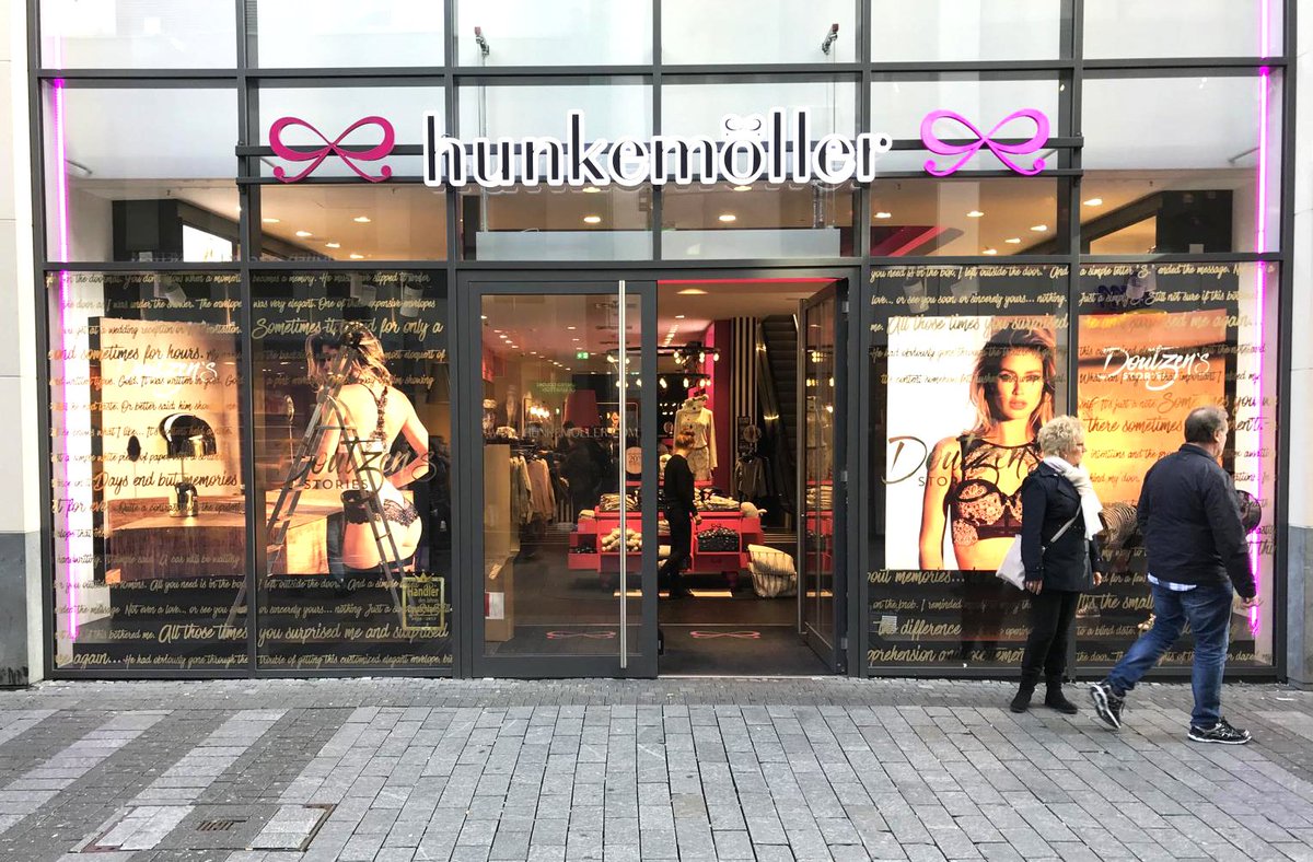 De ramen van 4 flagship stores van Hunkemöller zijn voorzien van goudfolie belettering voor de campagne met Doutzen Kroes. #hunkemoller