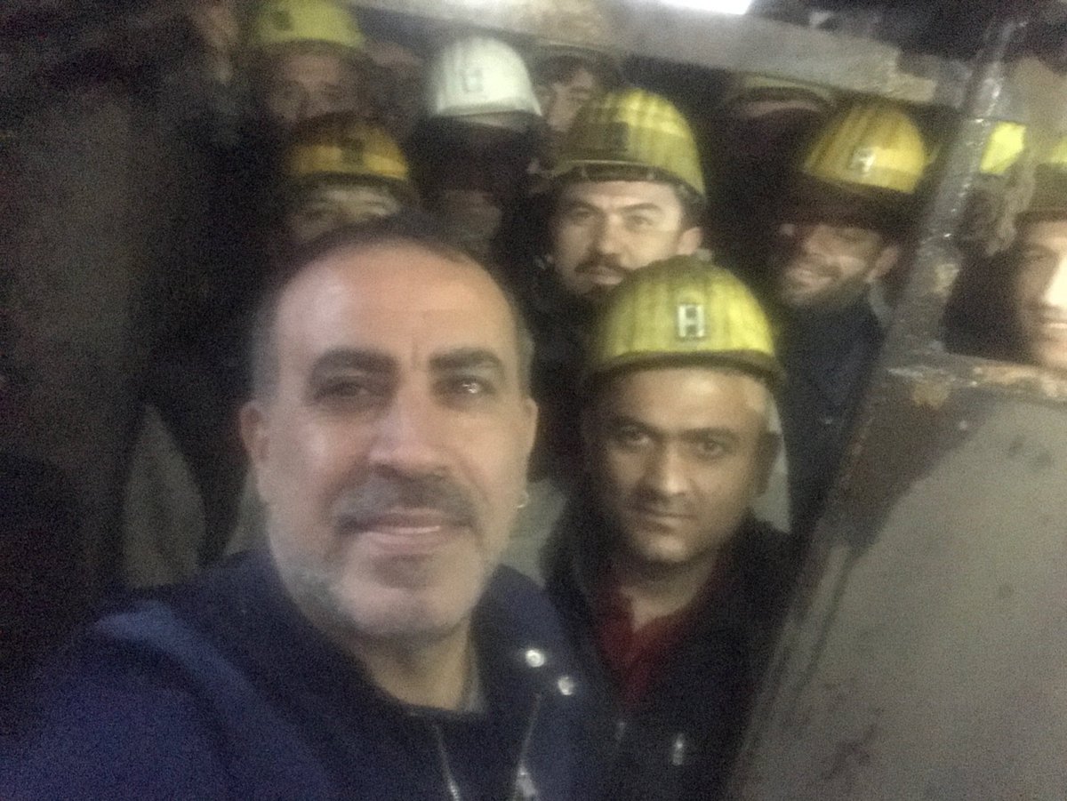 Bu emekçiler toprağın 600 metre altına inecekler az sonra. Tek istedikleri akşama huzurla evlerine dönmek...
Zonguldak (Kozlu)