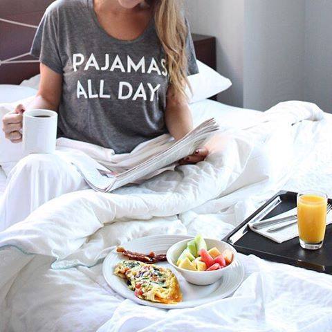 Cool weather calls for cozy mornings and breakfast in bed. #CourtyardBoston 📷: lawrenbagley