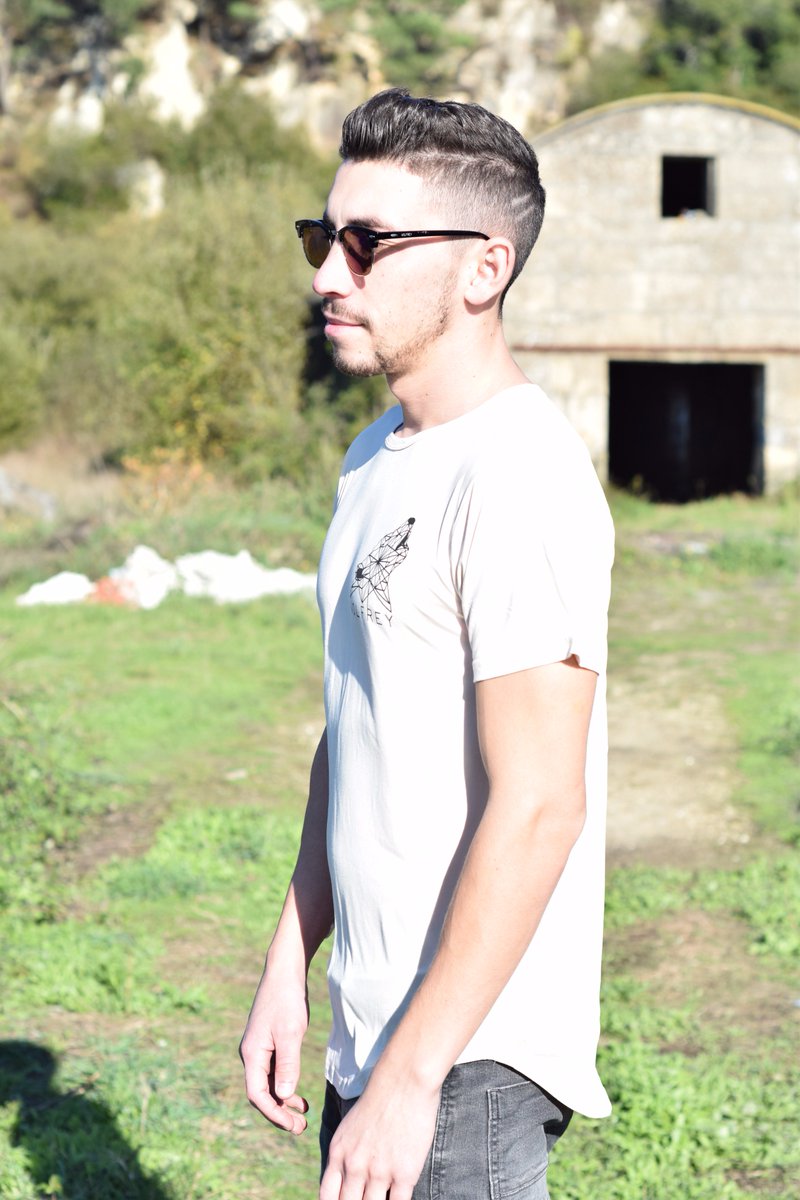 Breifr9's tweet photo. Ya están DISPONIBLES en mi página Web las nuevas camisetas y sudaderas Unisex de Wolfrey! Rápido que vuelan!! 🐺🔥😍 https://t.co/3GStFcVTj2 https://t.co/EMRCnKm991