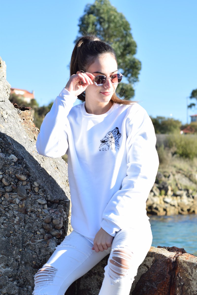 Breifr9's tweet photo. Ya están DISPONIBLES en mi página Web las nuevas camisetas y sudaderas Unisex de Wolfrey! Rápido que vuelan!! 🐺🔥😍 https://t.co/3GStFcVTj2 https://t.co/EMRCnKm991