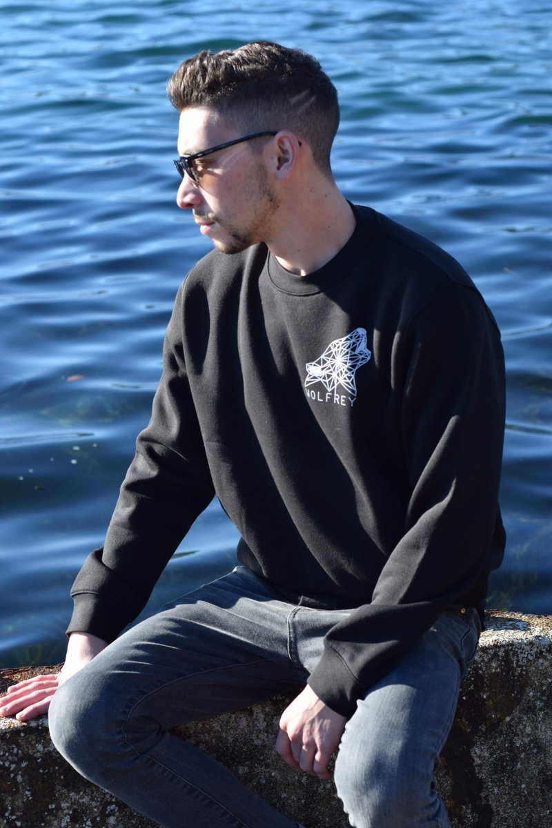 Breifr9's tweet photo. Ya están DISPONIBLES en mi página Web las nuevas camisetas y sudaderas Unisex de Wolfrey! Rápido que vuelan!! 🐺🔥😍 https://t.co/3GStFcVTj2 https://t.co/EMRCnKm991