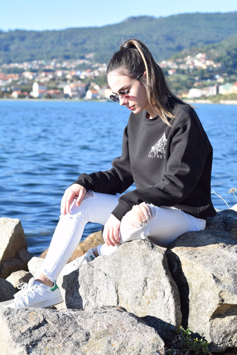 Breifr9's tweet photo. Ya están DISPONIBLES en mi página Web las nuevas camisetas y sudaderas Unisex de Wolfrey! Rápido que vuelan!! 🐺🔥😍 https://t.co/3GStFcVTj2 https://t.co/EMRCnKm991