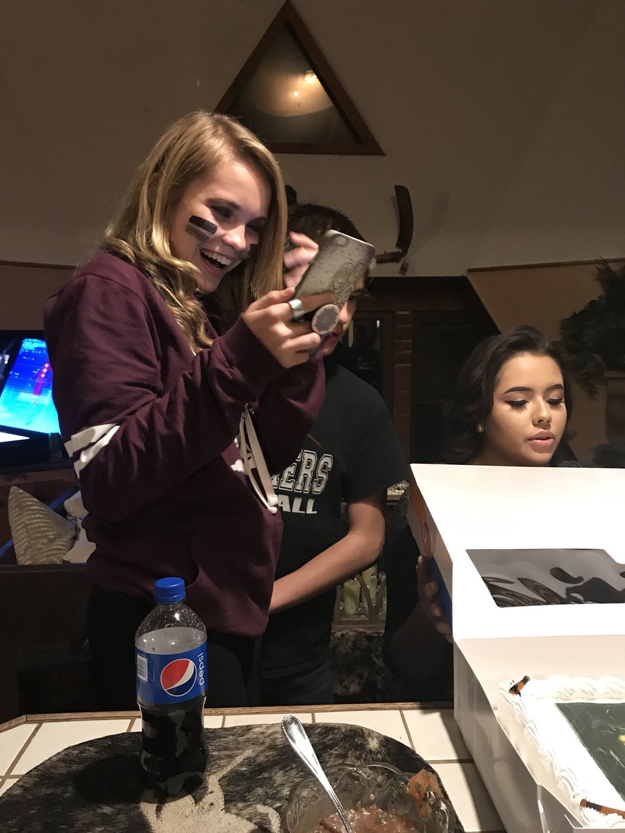 KyleiJo's tweet photo. Im officially 14 now 🔮 #LymeDisease #gypsykids https://t.co/VZMZZq7sAP